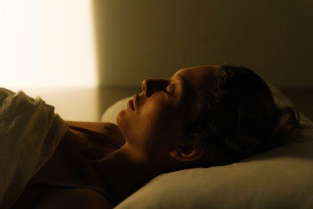 Troubles du sommeil : l’huile de CBD peut-elle vous aider à dormir ?
